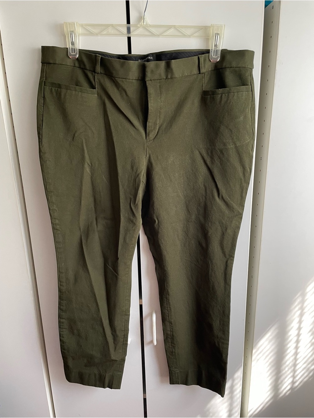 Banana Republic Factory Olive Cropped Dress Pants